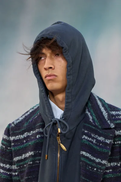 Look 80